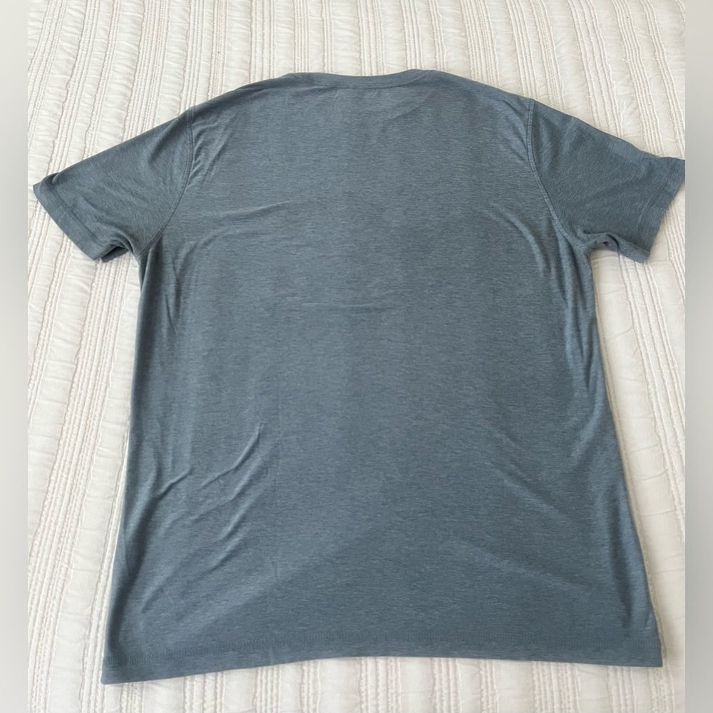 Vuori Men's Strato Tech Tee- Chambray Heather - Picture 7 of 7